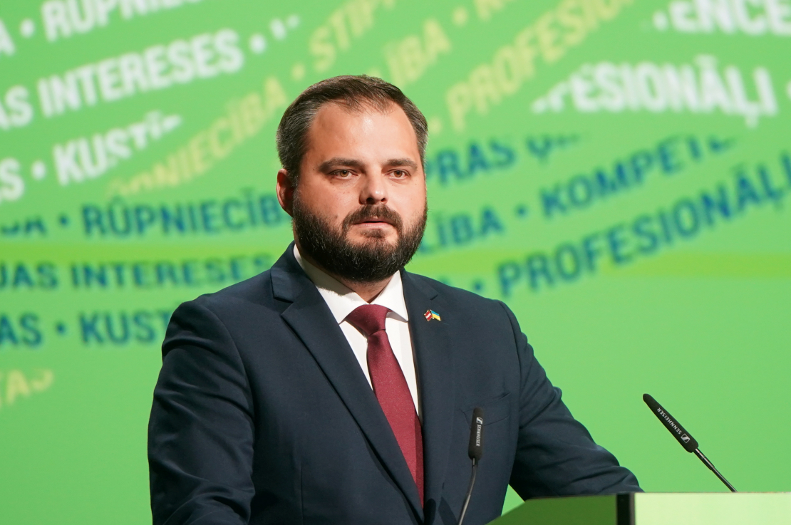 Edmunds Jurēvics piedalās partijas "Vienotība" kongresā.