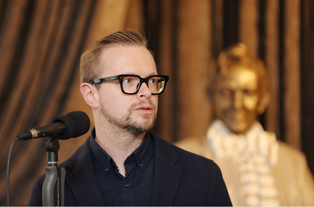 Dmitrijs Petrenko: "Kad 2023. gada septembrī atbraucu uz Tallinu strādāt, pirmais, ko pateicu – mūsu teātrim jākļūst par integrācijas platformu, nevis jākalpo par separācijas rīku kā līdz šim."