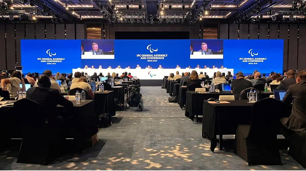 Starptautiskās Paralimpiskās komitejas (IPC) ģenerālā asambleja Seulā, kurā zaļā gaisma tika iedegta agresorvalstu pārstāvjiem. IPC ir pirmā lielā sporta organizācija, kas atļāvusi Krievijas un Baltkrievijas pārstāvjiem starptautiskajās sacensībās atgriezties zem sava karoga un simboliem.