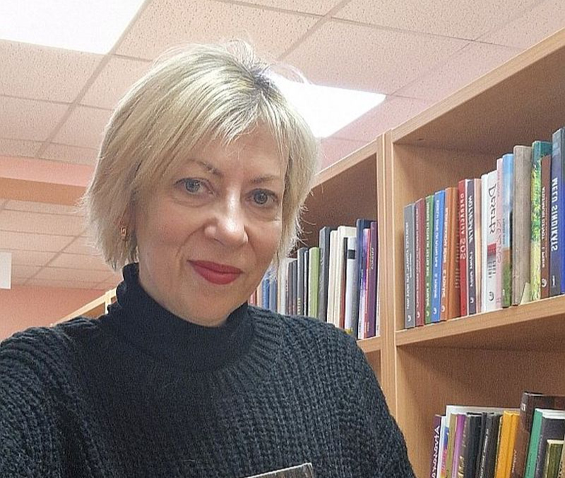 Auces pilsētas bibliotēkas vadītāja Kristiāna Eņģele.