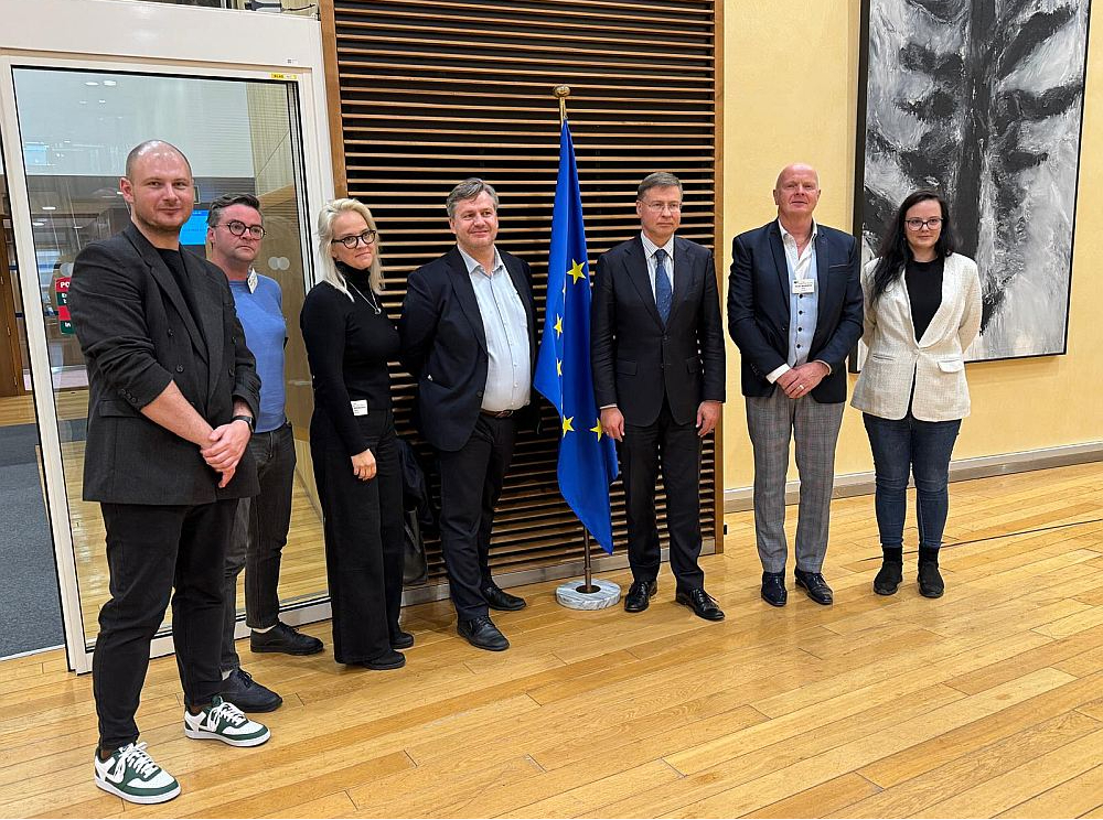 Pagājušajā nedēļā eirokomisārs no Latvijas Valdis Dombrovskis Briselē tikās ar mediju pārstāvjiem no Baltijas valstīm. Pēc kopīgās diskusijas viņš atrada laiku arī atsevišķai sarunai ar žurnālistiem no Latvijas.
