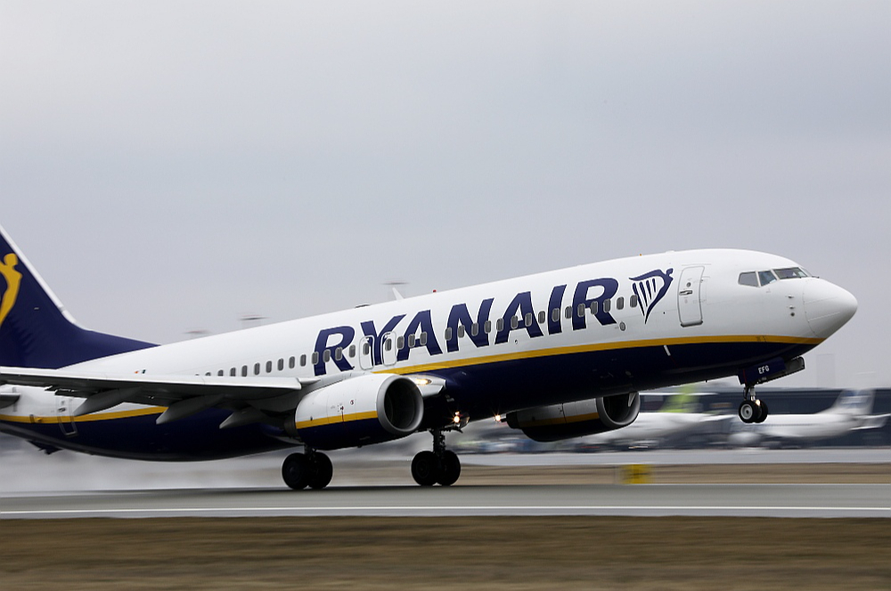 Vai tos, kam nav digitālo prasmju, "Ryanair" atstās aiz borta?