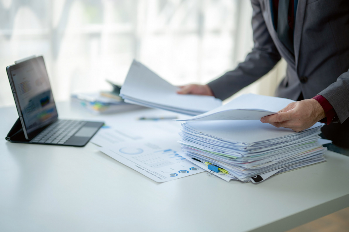 Ja jāiesniedz papīra formā parakstīts līgums, to ieskenēju un pievienoju apliecinājumu, ka kopija ir pareiza.