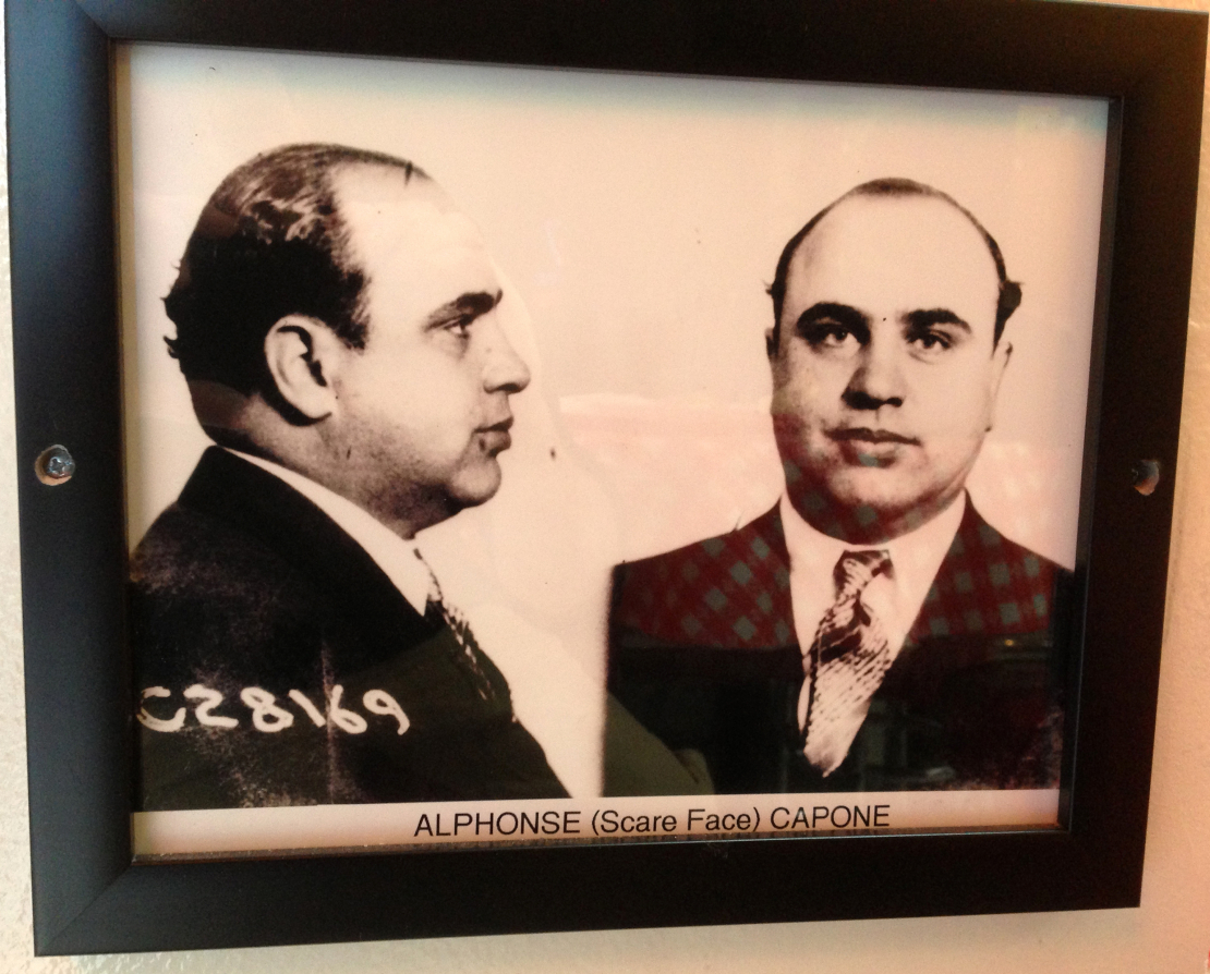 Pats Als Kapone tiešā veidā nav piedalījies ne “piena karos”, ne marķējuma lobēšanā, jo no 1931. līdz 1939. gadam viņš par izvairīšanos no nodokļu maksāšanas sēdēja cietumā.