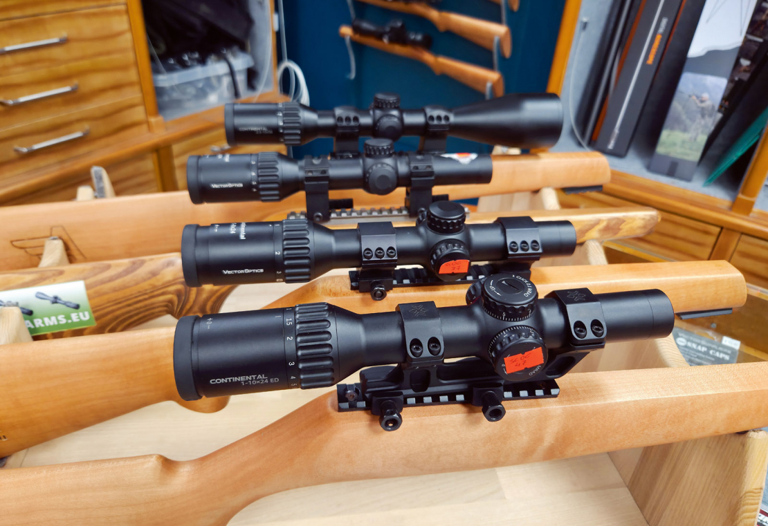 Lieliski tēmēkļi medībām ar dzinējiem: Vector Optics Continental sērija.
