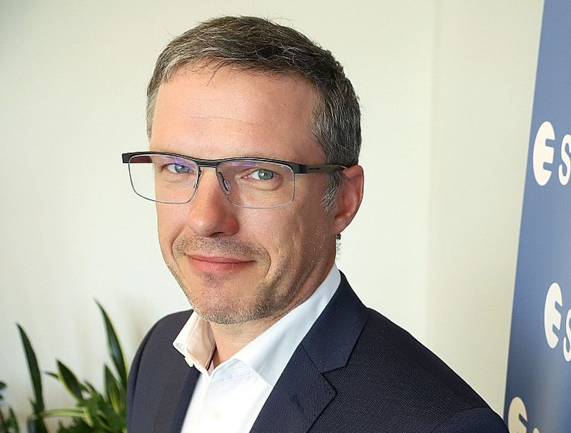 Sandis Jansons, AS "Sadales tīkls" valdes priekšsēdētājs: "Saprašanās memorands ļaus oficiāli nostiprināt sadarbību starp Baltijas valstu elektrosadales sistēmas operatoriem. Ja tīklā rodas plaša mēroga bojājumi, koordinēta pārrobežu sadarbība to novēršanai ir īpaši būtiska."