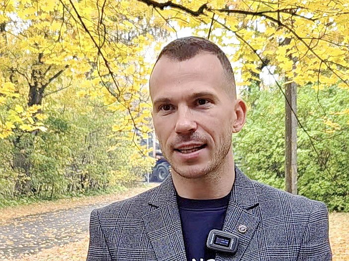 Viru-Nigulas pašvaldības vadītājs Ainars Sepniks: "Pašvaldībā esošie ražošanas uzņēmumi varētu justies stabilāk, ja tepat līdzās būtu lētāks elektrības avots. Ja AES atrastos, piemēram, Kundas ostas teritorijā vai tās tuvumā, mums tas būtu izdevīgi."