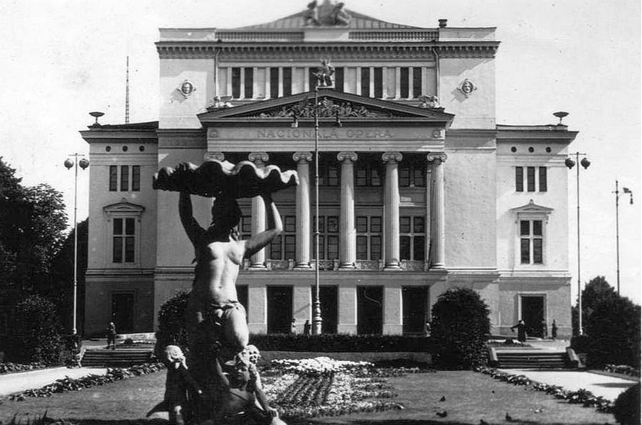 Nacionālās operas ēka 20. gs. 30. gados.