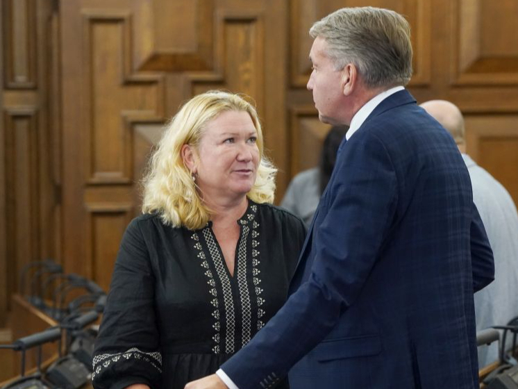 Saeimas deputāti Uldis Augulis un Linda Liepiņa piedalās Saeimas ārkārtas sēdē.