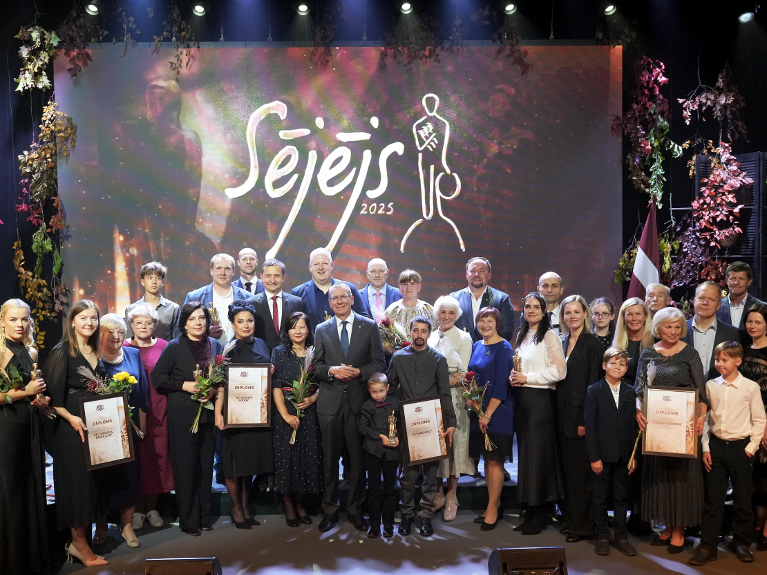 Konkursa laureāti kopā ar Valsts prezidentu Edgaru Rinkeviču.