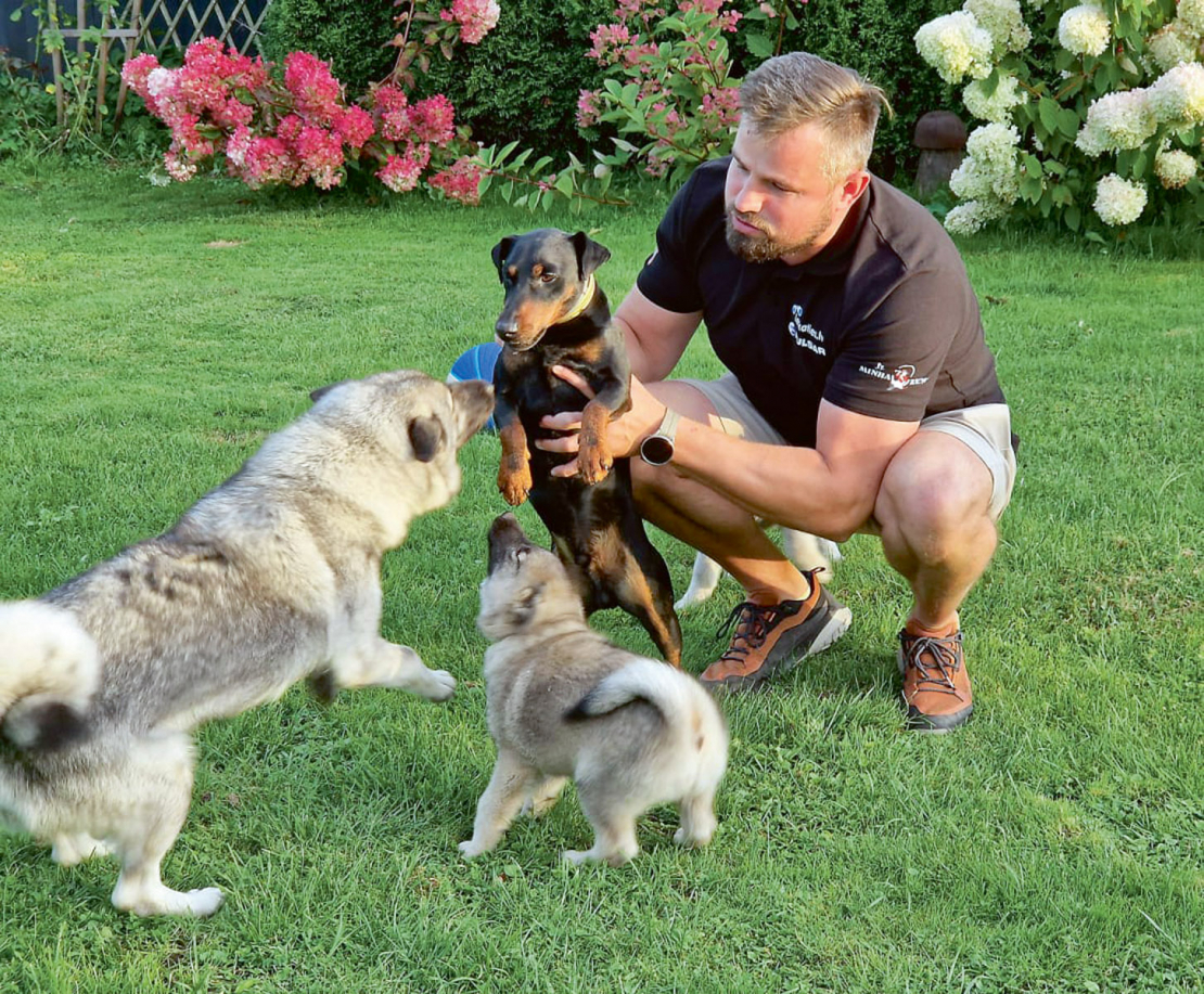 Viesturs Arklons un viņa suņi.