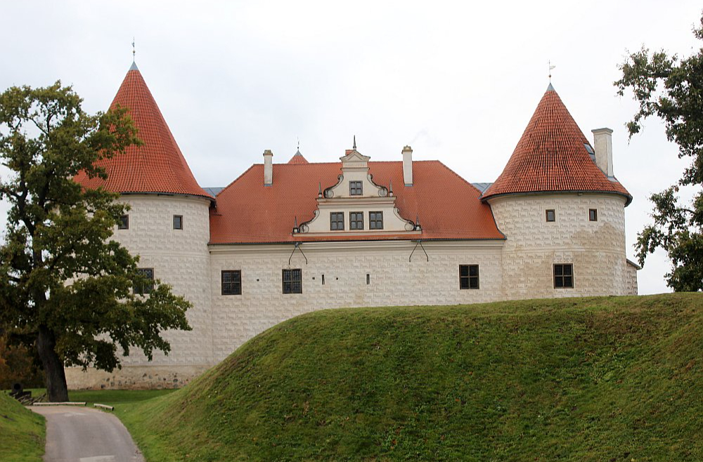 No Bauskas pils torņa var virtuāli izsekot pils celtniecībai vairāku gadsimtu garumā.