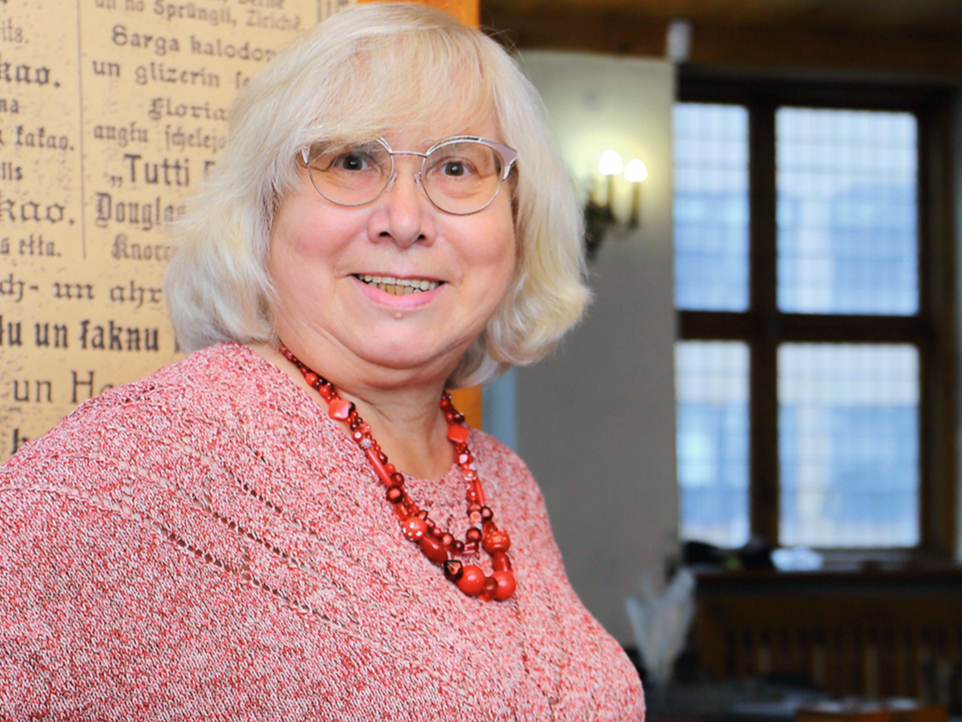 Džemperis ar kimono piedurknēm.