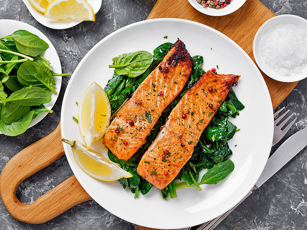 Laša fileja ar spinātiem.