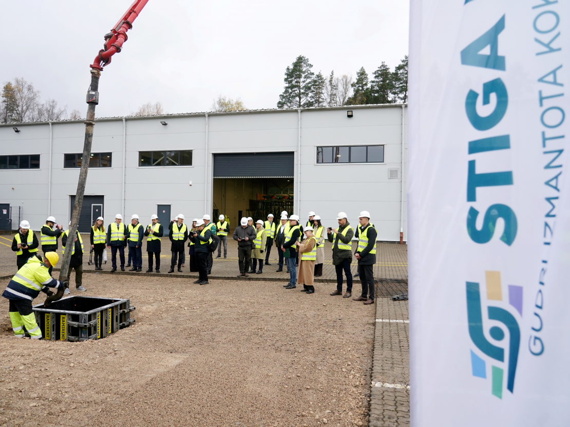 Jaunās koksnes nozares uzņēmuma "Stiga RM" rūpnīcas kapsulas iemūrēšanas pasākums Ogres novadā.