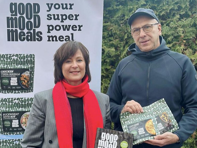 "Latvijas Aizsardzības ministrijas piešķirtā granta ietvaros notiek mūsu produkcijas testēšana gan Latvijas Nacionālajos bruņotajos spēkos, gan Zemessardzē. Saņemtie rezultāti liecina, ka novērtējums ir ļoti augsts – 8 balles no 9," ir gandarīti uzņēmuma "Roga–Agro" saimnieki Oņega Circene un Valdis Circenis.