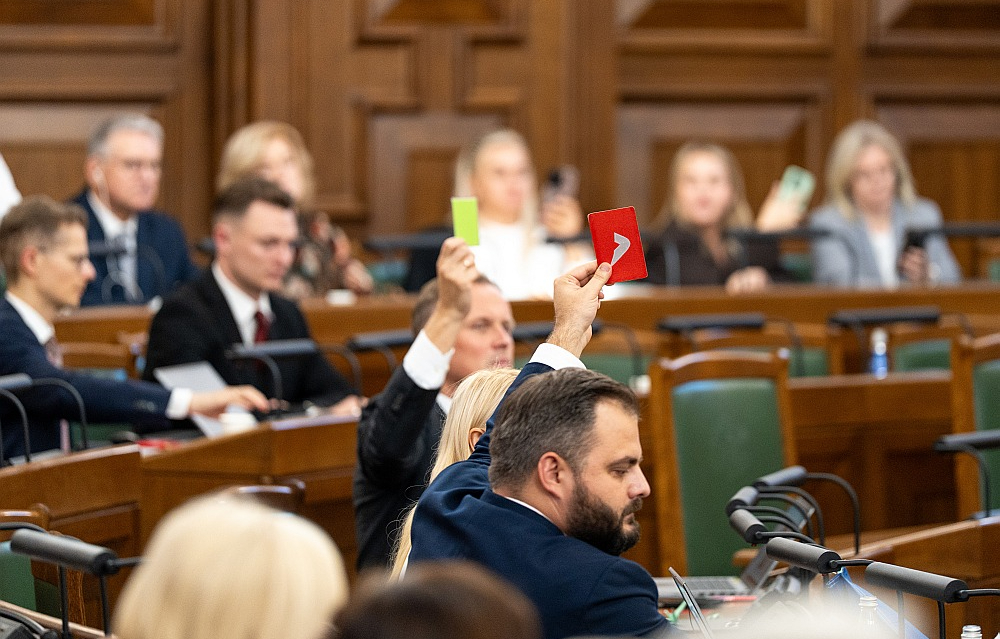 Divas nedēļas Saeimas sēdēs nav izskatīts neviens svarīgs likumprojekts, jo abas ceturtdienas deputāti aizvadīja debatēs par Stambulas konvenciju.