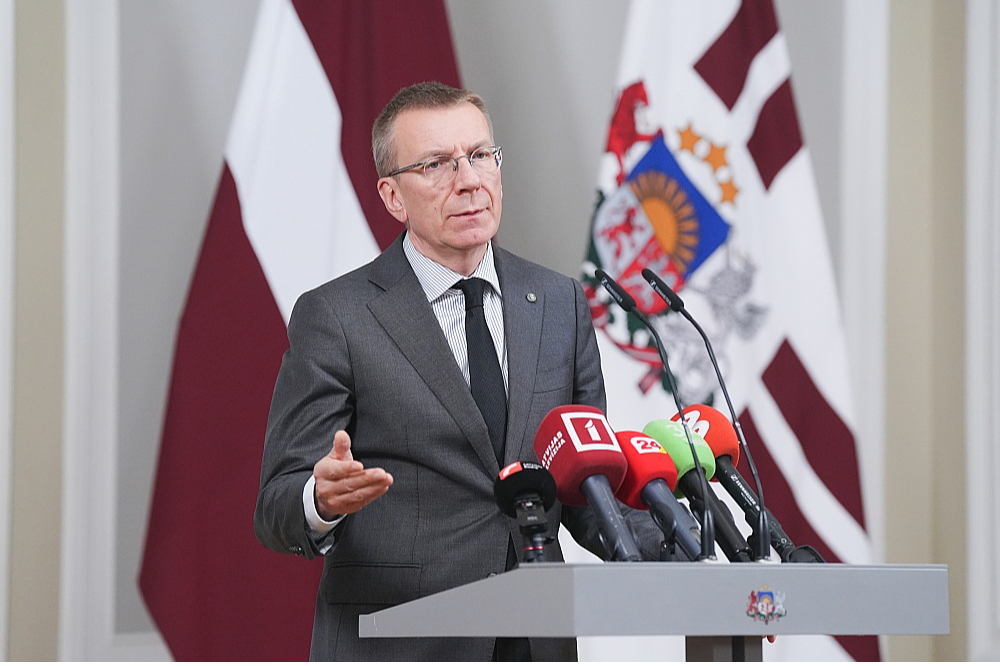 Valsts prezidents Edgars Rinkēvičs, nododot Saeimai otrreizējai caurlūkošanai likumprojektu par izstāšanos no Stambulas konvencijas, aicināja deputātus atstāt šo jautājumu izlemšanai nākamajai Saeimai.