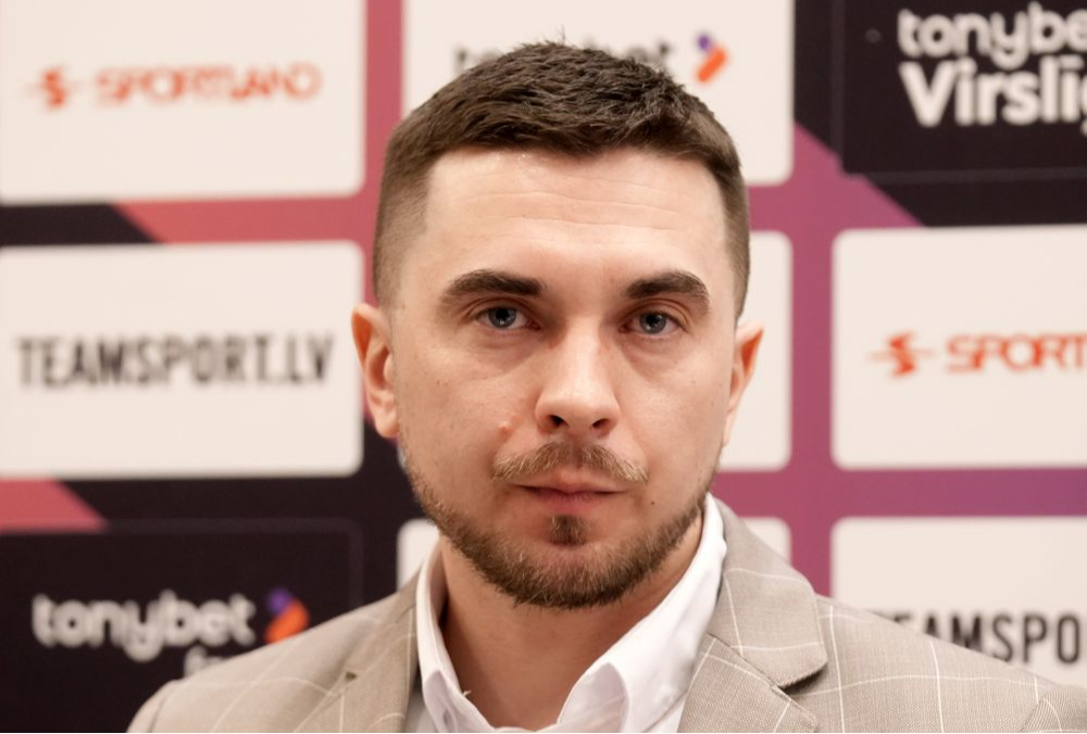 SK "Super Nova" galvenais treneris Ervīns Pērkons. 