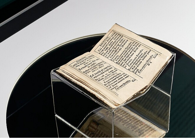 2022. gadā LNB bija skatāma izstāde "Atgriešanās. Senākā dzīvā grāmata latviešu valodā", kur bija eksponēta viena vienīga grāmata – 1585. gadā iespiestais Petra Kanīzija latviski tulkotais katehisms.