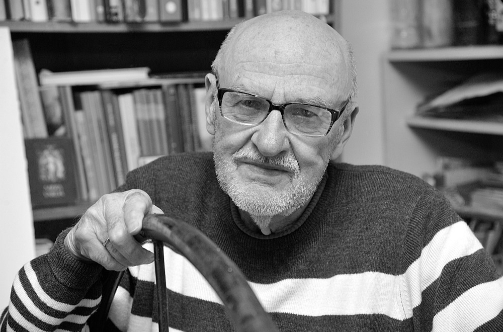 Gunārs Krollis, 23.06.1932. – 31.10.2025. Attēlā: saņemot "Mākslas akadēmijas balvu 2014".