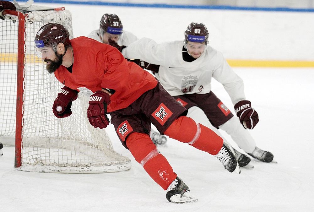 Jaunais Triju Zvaigžņu ordeņa virsnieks Kaspars Daugaviņš cer ar labu sniegumu Vācijas kausa izcīņā tikt pie līguma kādā no Eiropas vadošajām hokeja līgām.