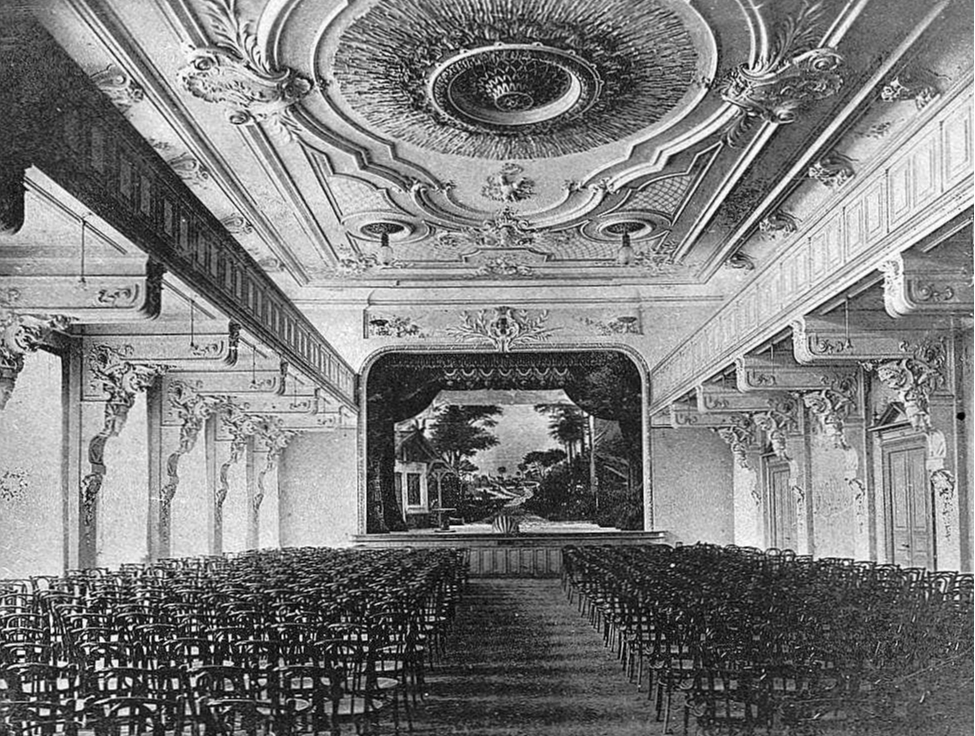 Rīgas Latviešu amatnieku palīdzības biedrības zāle 20. gs. sākumā.