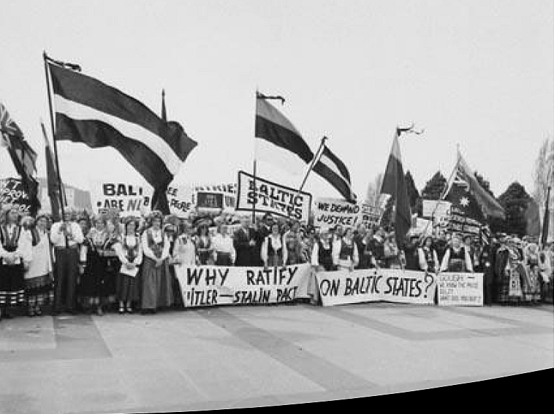 Demonstrācijas Austrālijā notika stratēģiski bieži un neatlaidīgi 16 mēnešu garumā, protestējot pret Baltijas valstu inkorporācijas Padomju Savienībā "de jure" pieņemšanu.