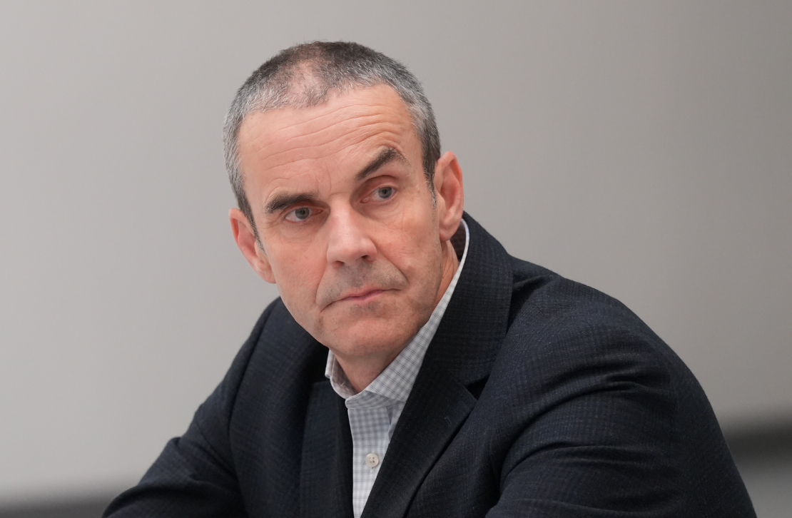 Paula Stradiņa Klīniskās universitātes slimnīcas Infekciju uzraudzības dienesta vadītājs Uga Dumpis piedalās Slimību profilakses un kontroles centra rīkotajā preses konferencē, kurā aicina iedzīvotājus vakcinēties pret sezonālo gripu.