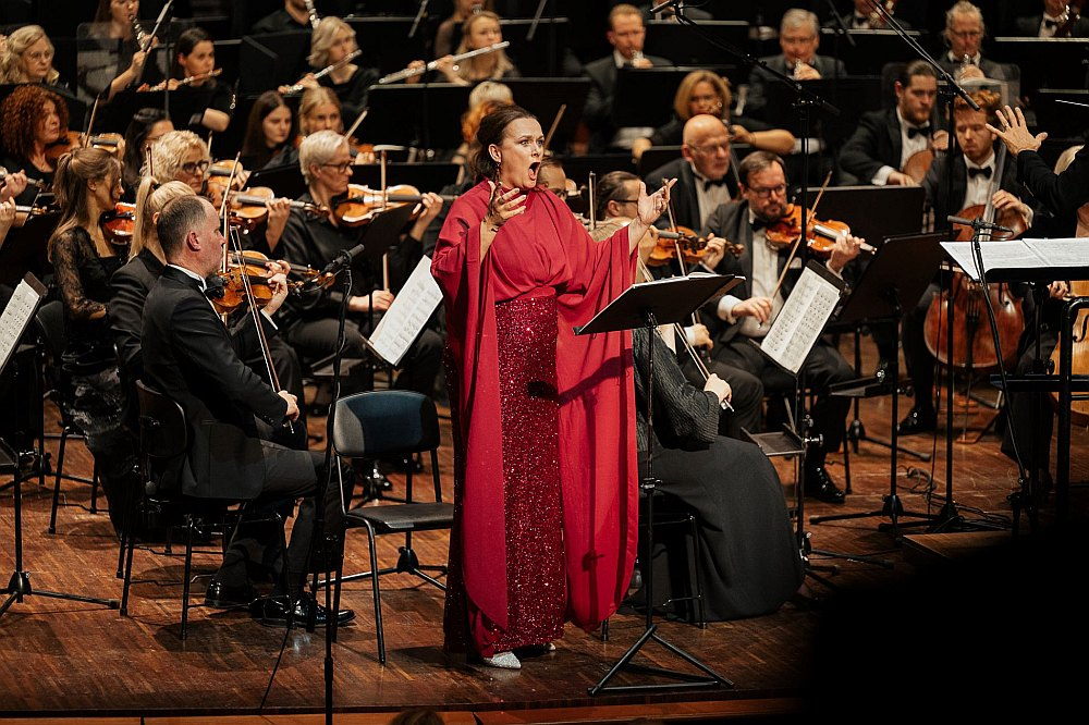 Skats no "Gurres dziesmu" atskaņojuma Liepājas koncertzāles "Lielais dzintars" desmit gadu svinību koncertā.