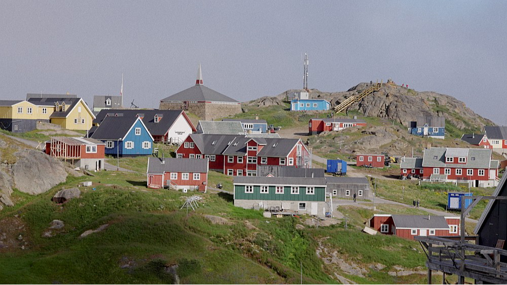 Starp Grenlandes pilsētām nav ceļu. Nūka ir viena no pasaulē mazākajām galvaspilsētām.