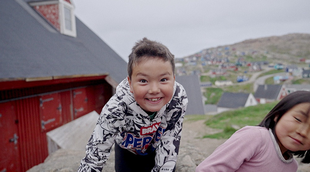 Iedzīvotāju skaits Grenlandē ir tikai ap 56 tūkstošiem.