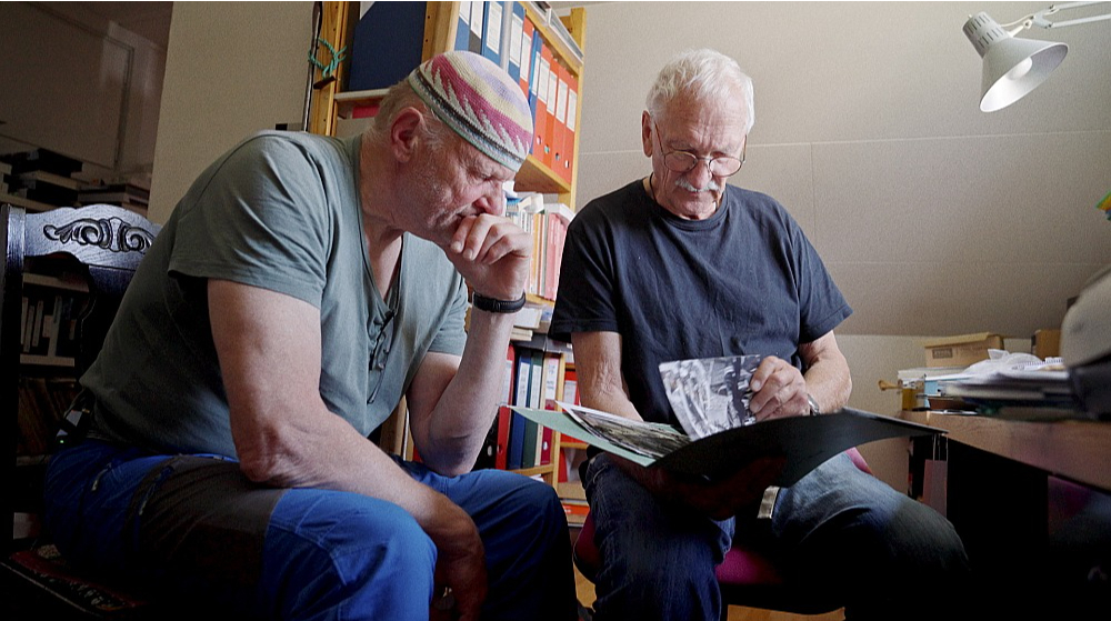 "Viņš ir apbrīnojama personība," par Ivaru Sīli (no labās) saka Ainārs Zariņš.