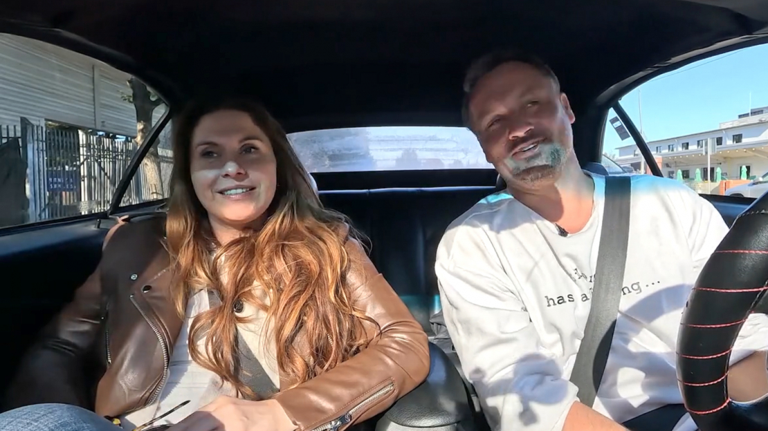 Aktieris Andris Bulis šovā "Slavenības. Bez filtra" sarunā ar radio personību Sandu Dejus. 