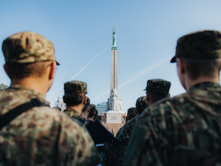 Valsts aizsardzības dienesta karavīri pēc dienesta jūtas disciplinētāki, stiprāki – gan fiziski, gan arī emocionāli, tāpat pārliecinātāki par savām spējām, kā arī piederīgāki savai valstij