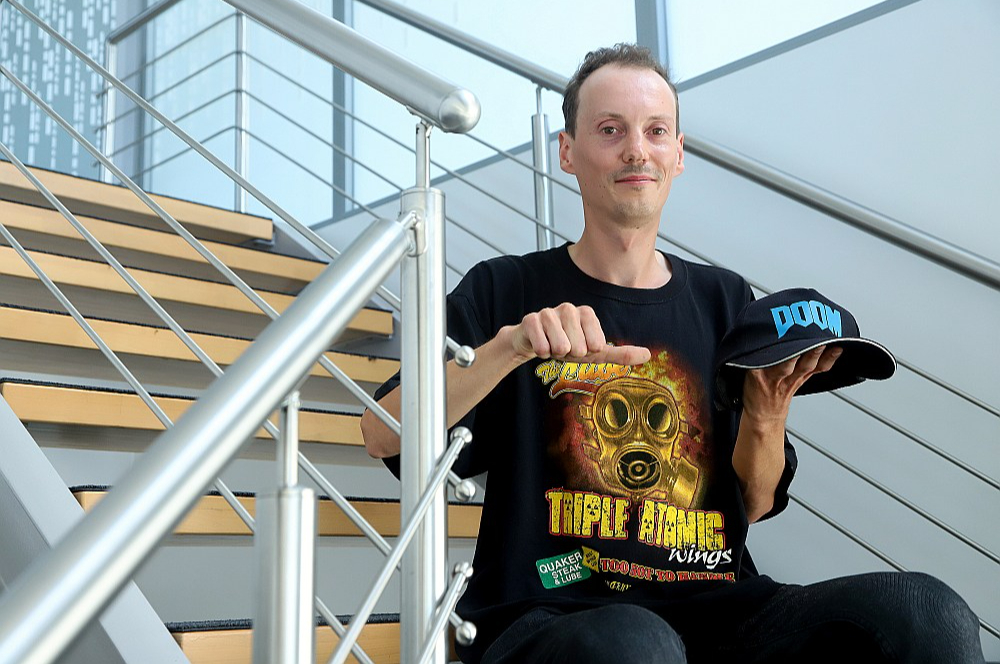 Ivo Gilučs: "Es uzskatu, ka tā saucamā pareizā literatūra, kas māca cilvēku dzīvot, domāt un just, jau sen ir uzrakstīta, tāpēc mums, mūsdienu rakstniekiem, atlikuši vien dažādi fantastikas un humora žanri, kuros var ieviest ko nebijušu, modernu."