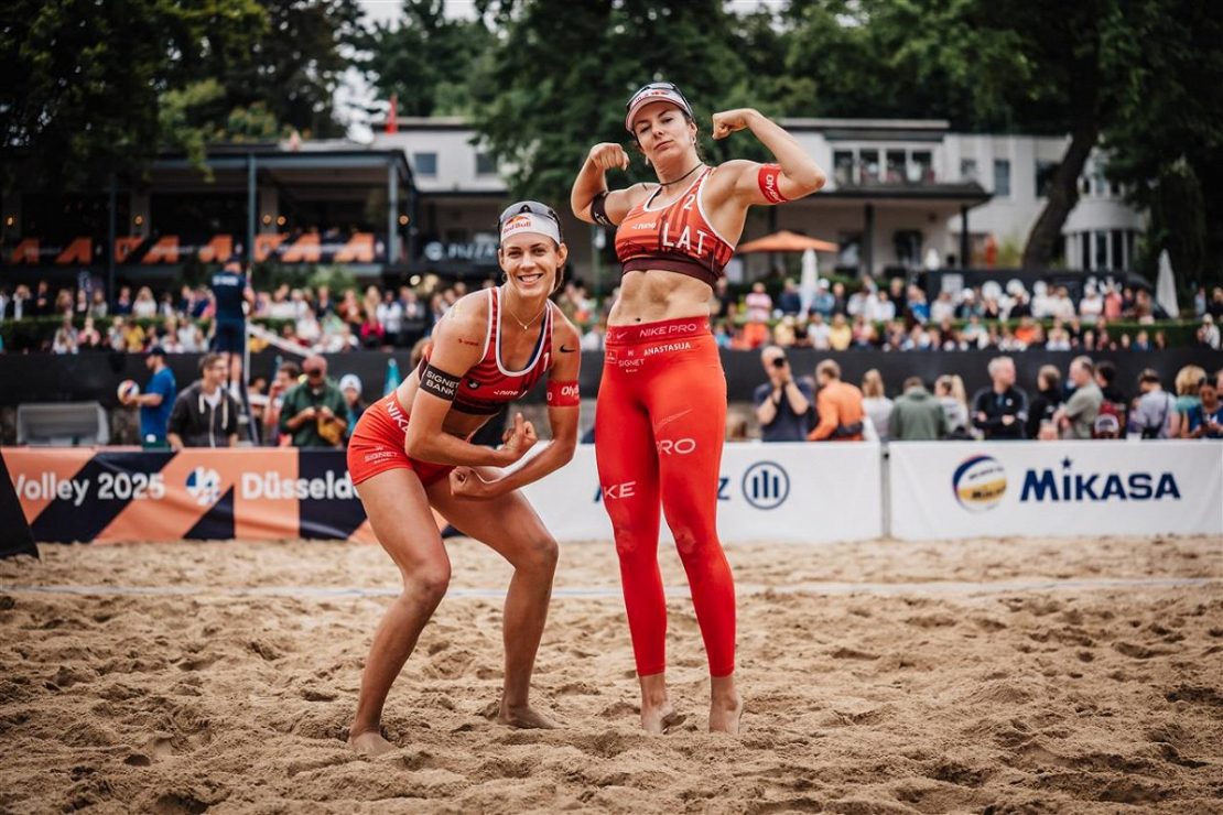 Tīna Graudiņa (pa kreisi) un Anastasija Samoilova.