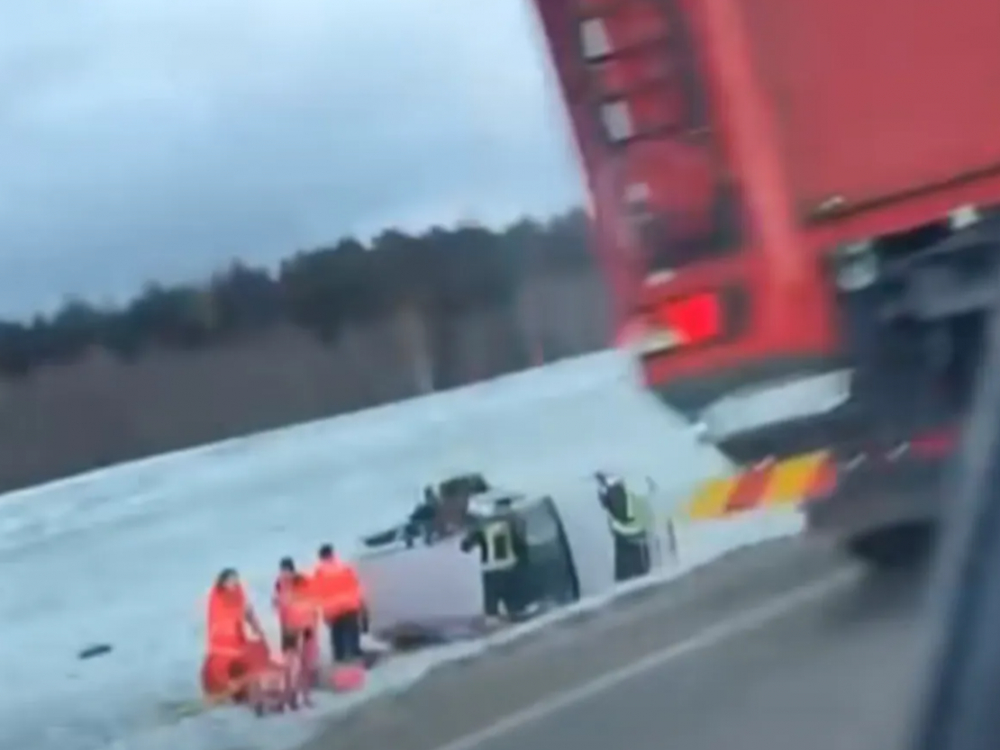 Saldus novadā avārijā gājuši bojā trīs cilvēki.