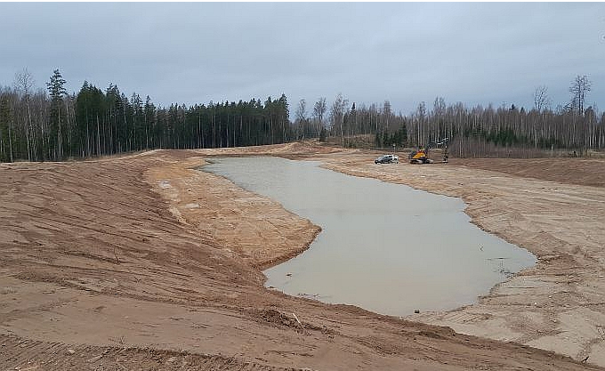 Karjers "Uceni" atrodas Suntažu pagastā, savu nosaukumu tas aizguvis no tuvējām mājām.
