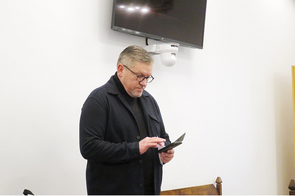 Mareks Segliņš tiesas sēdē.