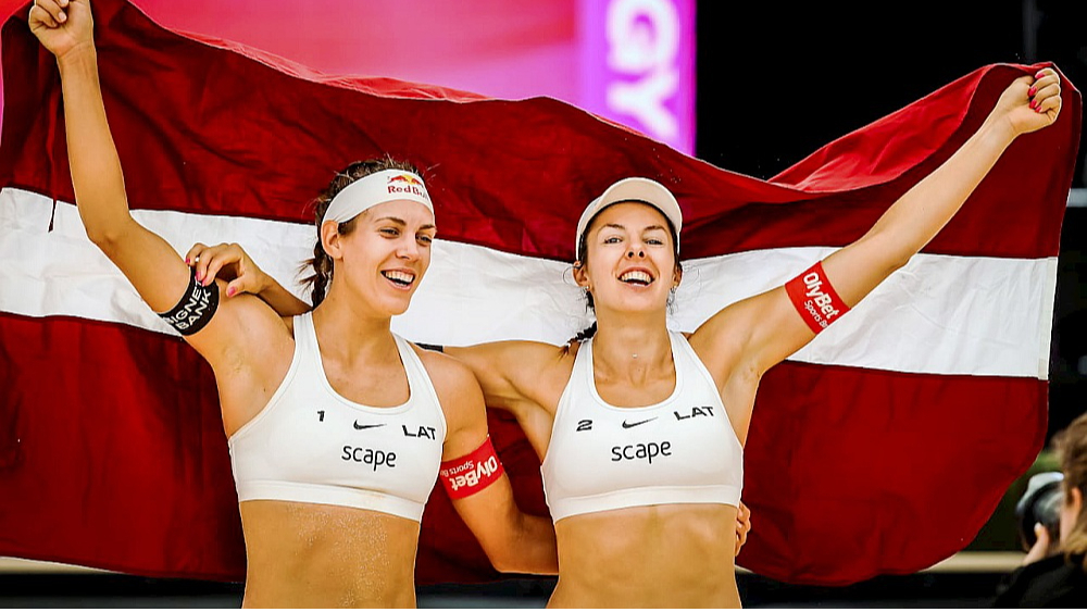 Nu arī Latvijas pludmales volejbolā, savulaik kā dāmu basketbolā, ir savas zelta meitenes – Tīna Graudiņa un Anastasija Samoilova 2025. gada pasaules čempiones!