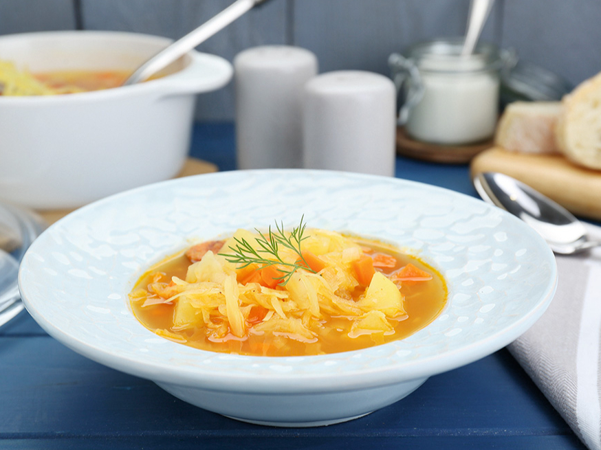 Skābu kāpostu zupa.