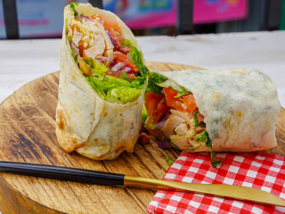 Rīspapīra rullīši ar vistas gaļu.