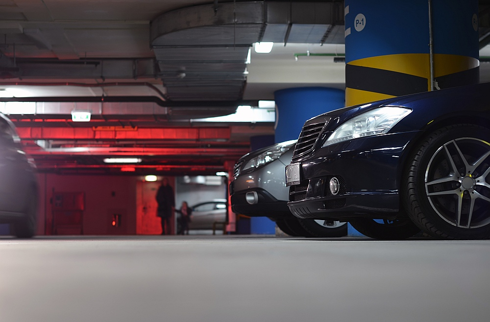 Ar jaunajiem likuma grozījumiem tiks panākts, ka daudzdzīvokļu ēkas autostāvvieta, noliktava vai cita palīgtelpa būs ierakstīta dzīvokļa īpašuma zemesgrāmatā un, to pārdodot, vairs nevajadzēs obligāti nosūtīt piedāvājumus izmantot pirmpirkuma tiesības kopīpašniekiem – citu dzīvokļu saimniekiem, kā tas ir pašlaik.