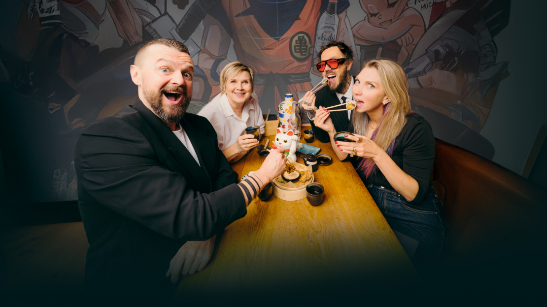 "Četri uz koferiem" Japānā.