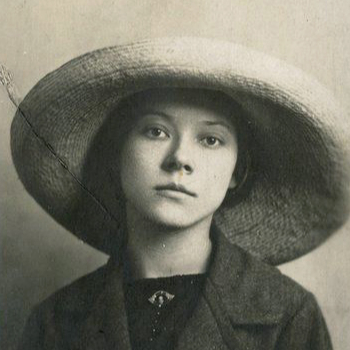 Asja Lācis. Fotoattēls uzņemts pirms 1914. gada.