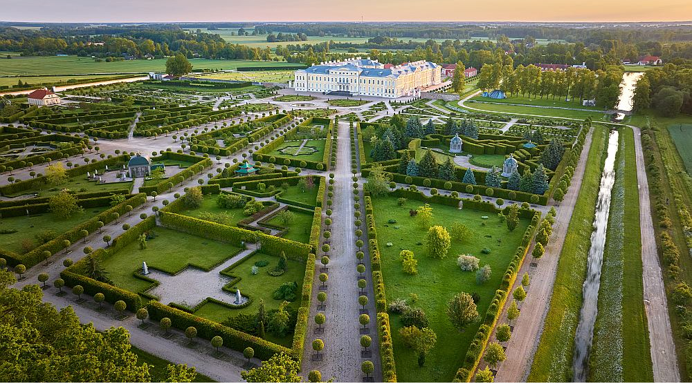 Nominācijā "Zemgales Zelta dukāts 2025" balvu saņēma Rundāles pils ansamblis.