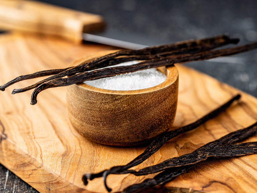 Vanilīns ir svarīgākā vaniļas aromātiskā viela, kas ir dabiskas izcelsmes un atrodas pākstīs kopā ar vairāk nekā 100 citām aromātiskām vielām.