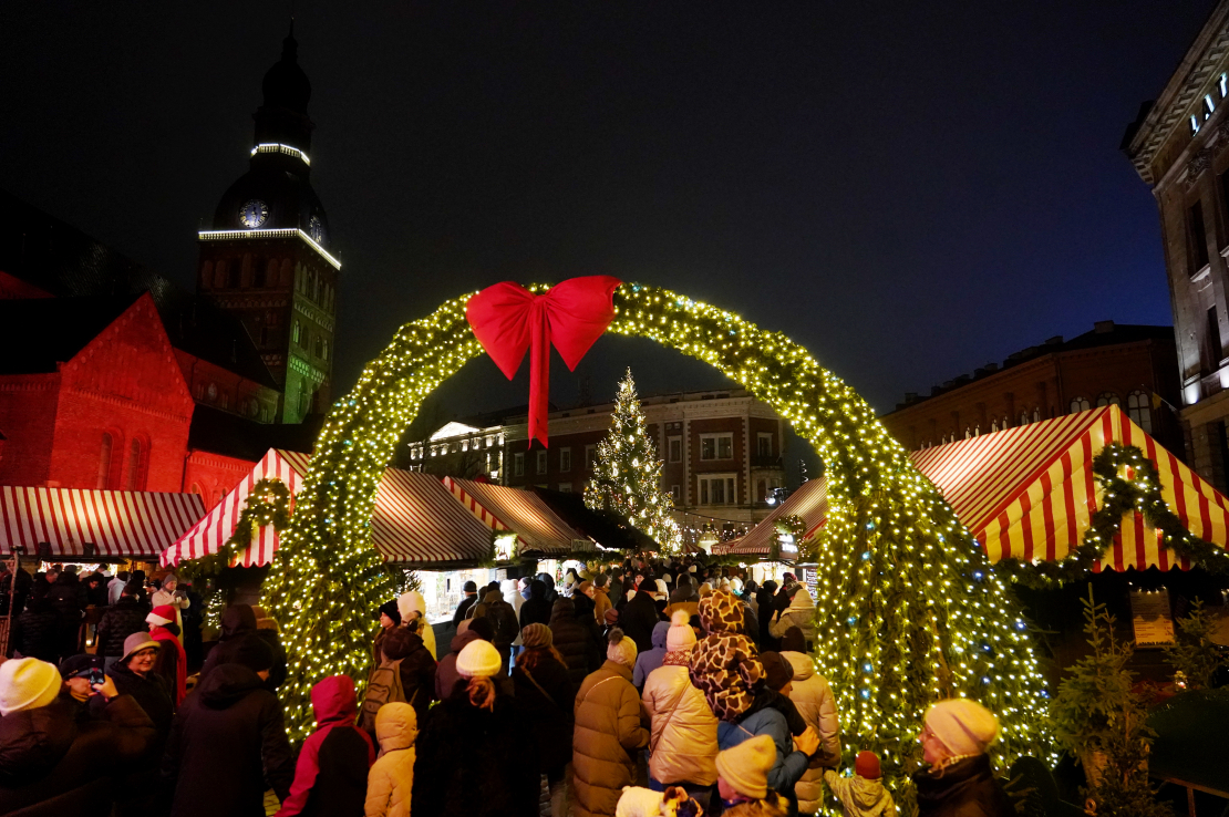Atklāj Vecrīgas Ziemassvētku tirdziņu