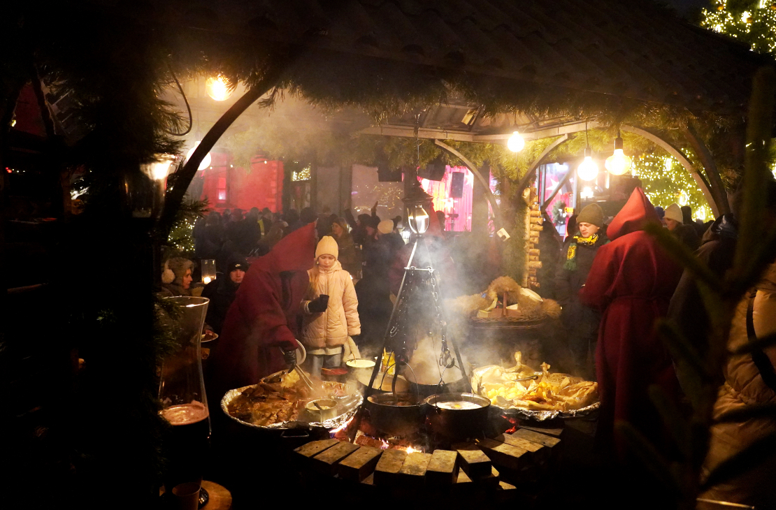 Atklāj Vecrīgas Ziemassvētku tirdziņu
